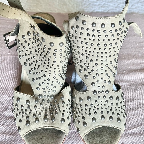 Studded sandals in beige with silver studs. Sz 8. 3”. - Picture 4 of 4
